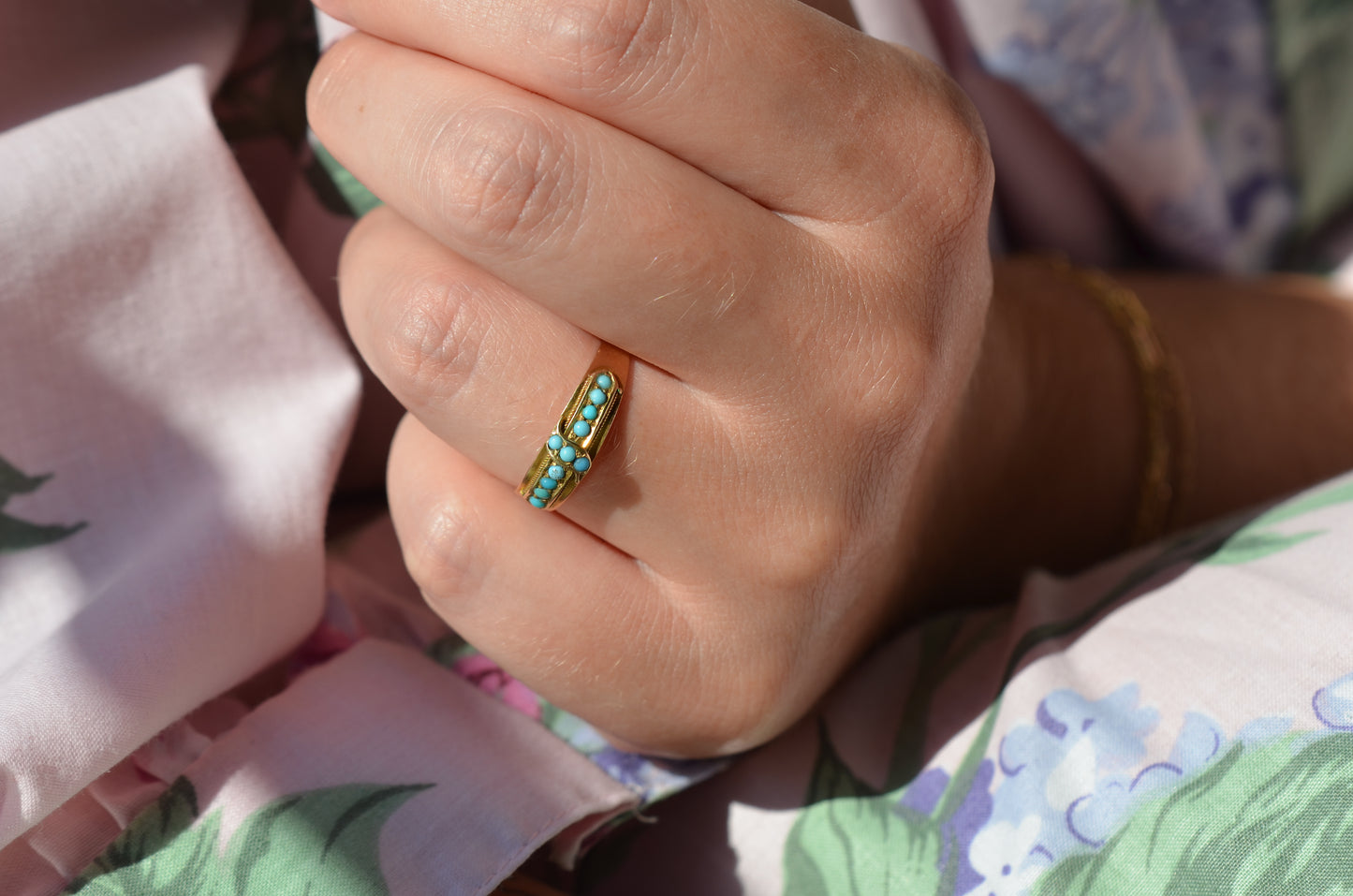 Elegant Victorian Turquoise Band Ring