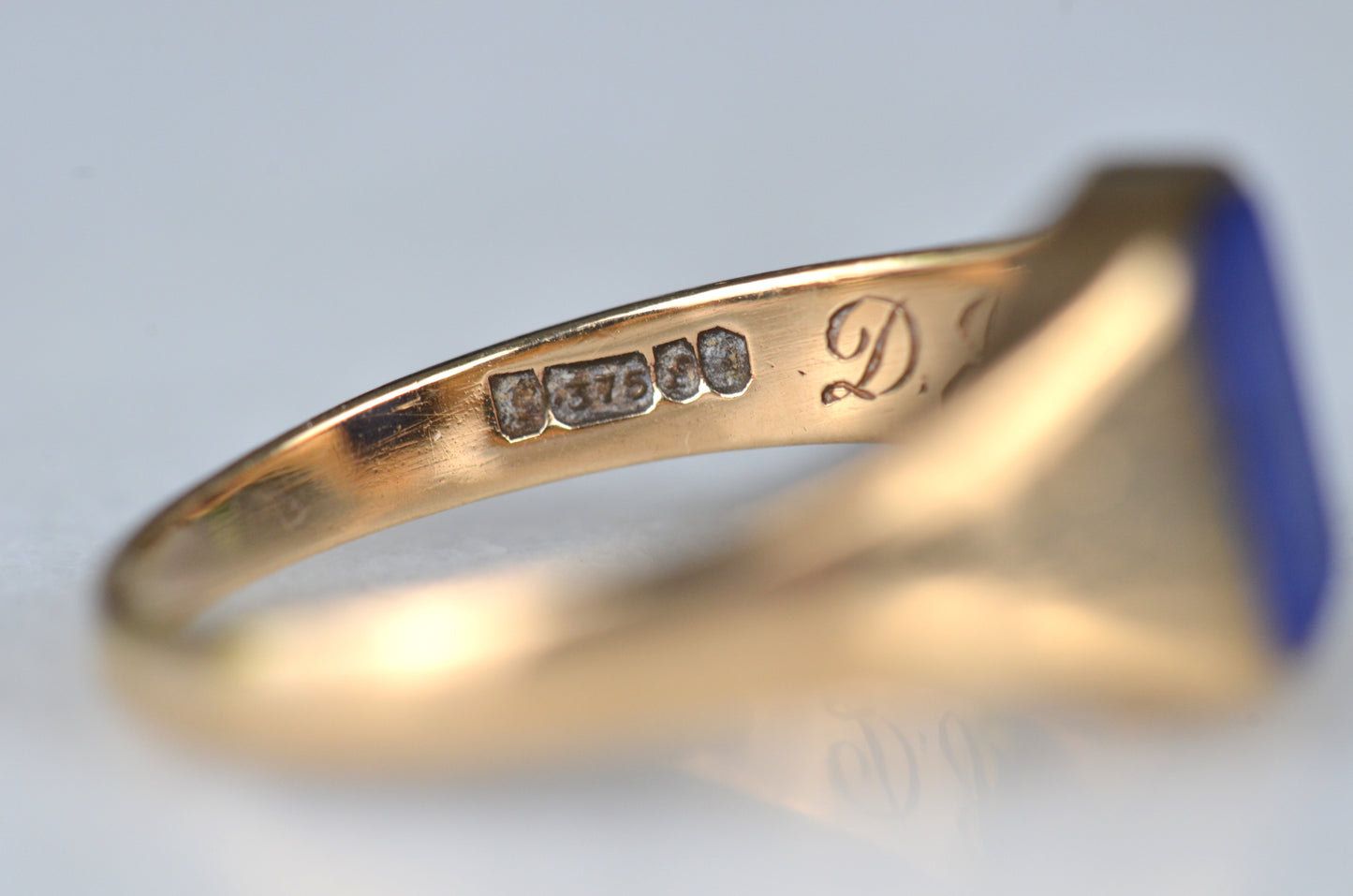 Vivid Sentimental Memorial Lapis Signet