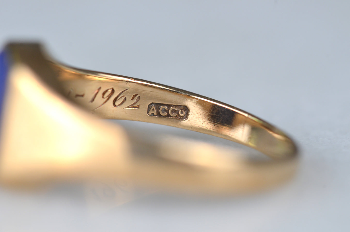 Vivid Sentimental Memorial Lapis Signet