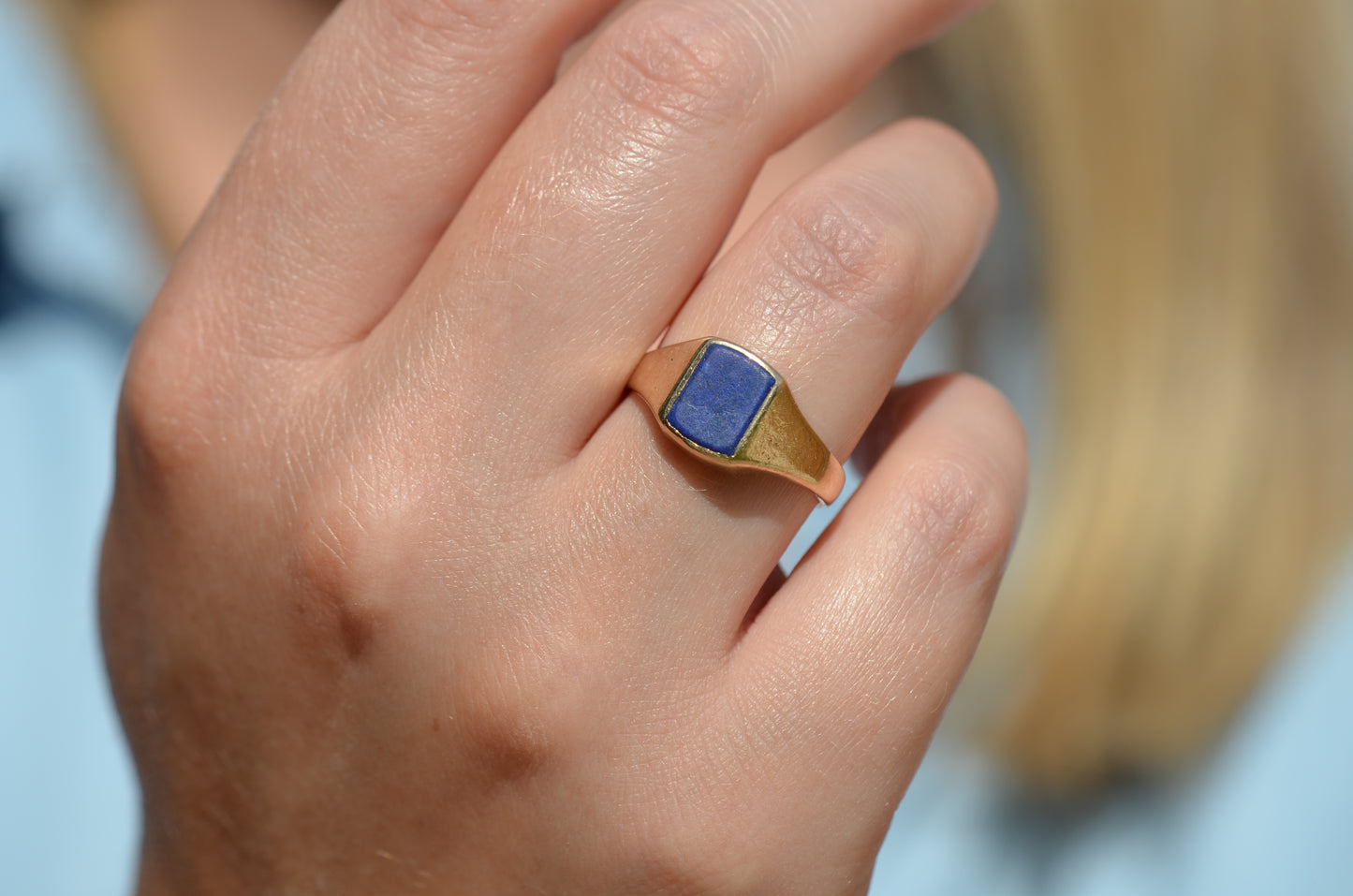 Vivid Sentimental Memorial Lapis Signet