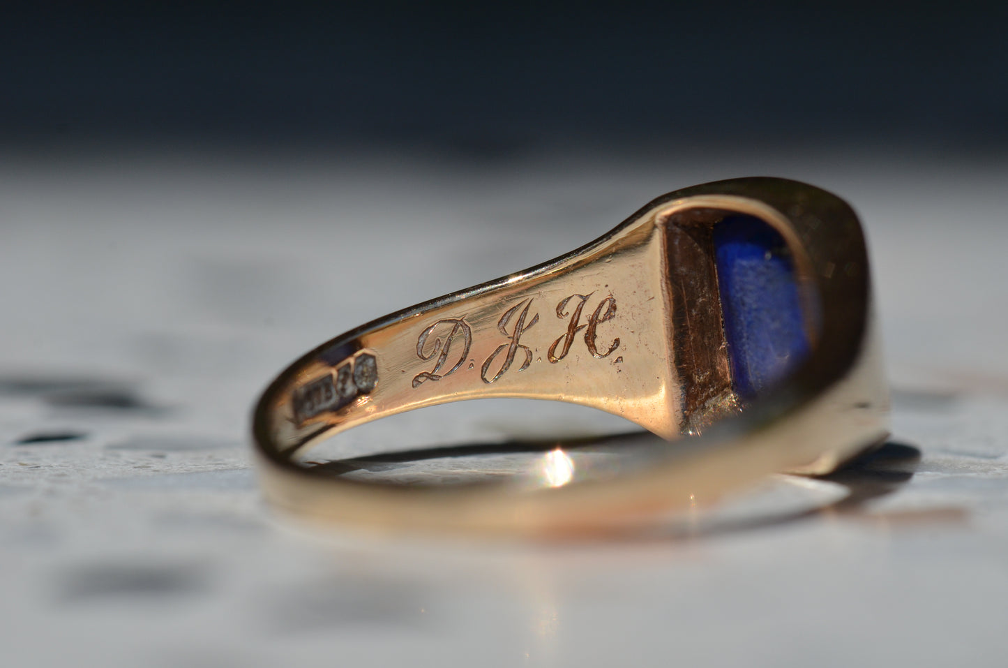 Vivid Sentimental Memorial Lapis Signet
