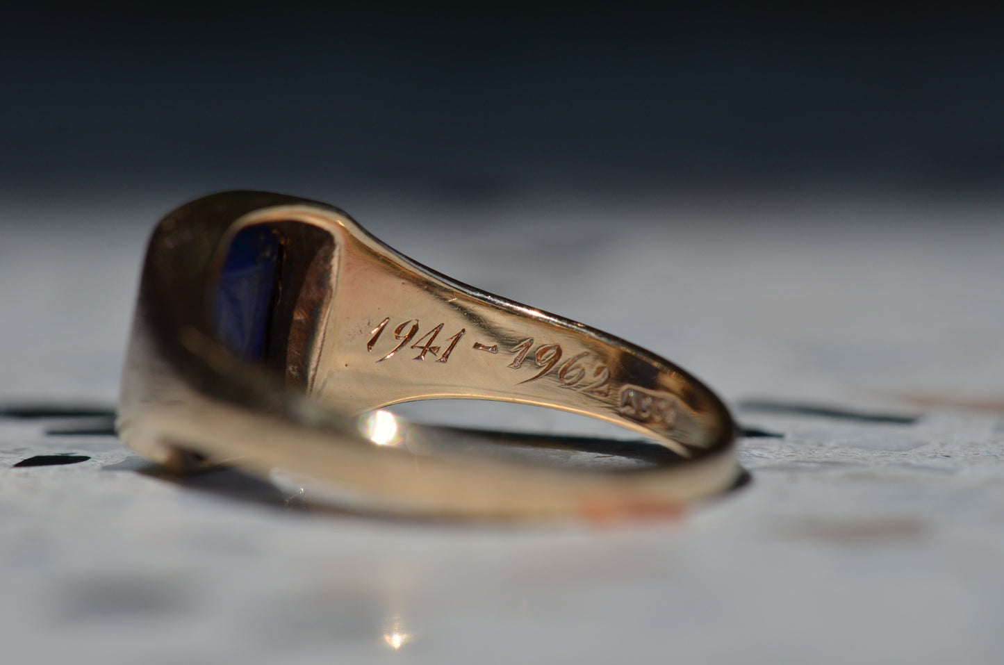 Vivid Sentimental Memorial Lapis Signet