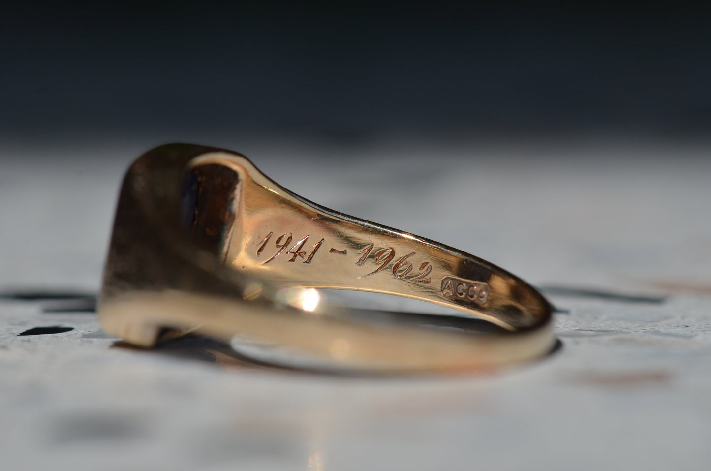 Vivid Sentimental Memorial Lapis Signet