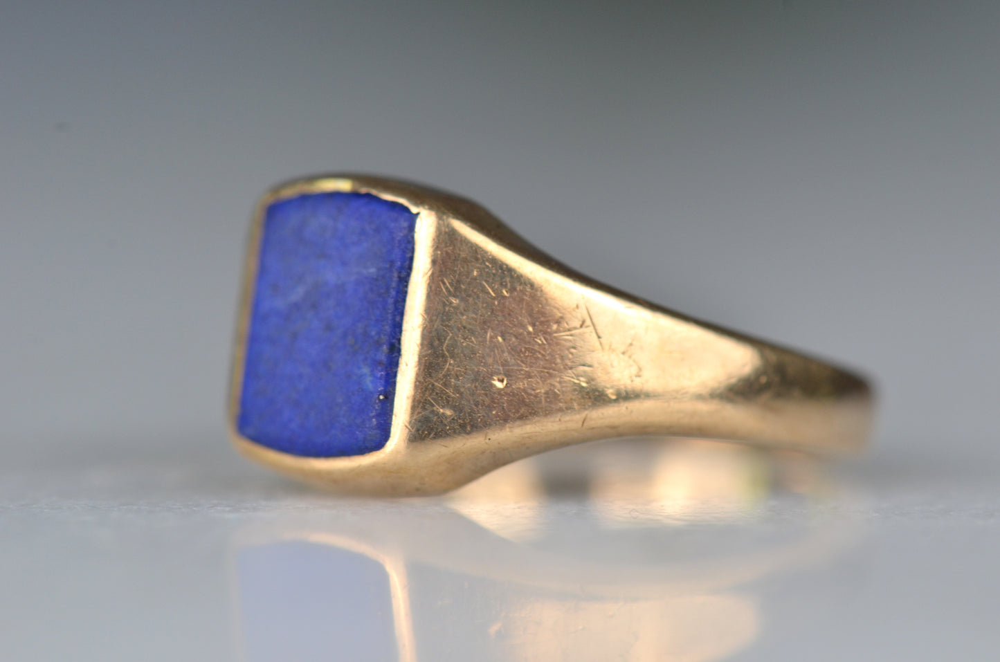 Vivid Sentimental Memorial Lapis Signet