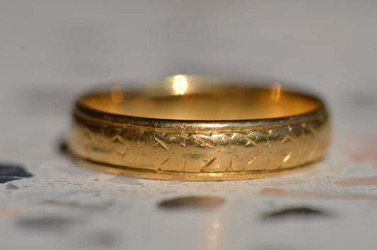 Stunning Edwardian Floral 22k Band