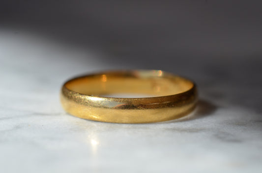 Luminous Antique 22k Band 8 5/8 1899