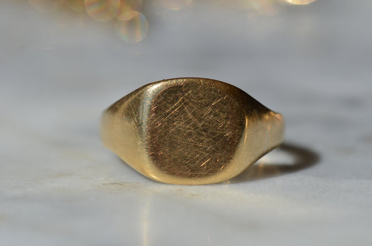 Chic Vintage Signet Ring