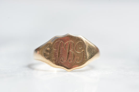 Sweet Vintage Shield Signet