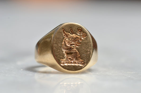 Stunning Estate Family Crest Signet