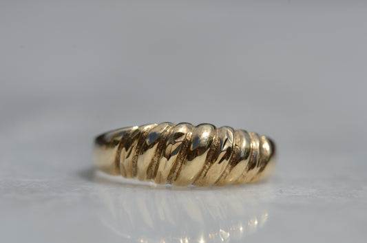 Textured Vintage Croissant Band