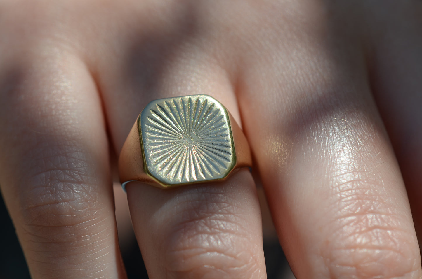 Scintillating Rays Vintage Signet Ring