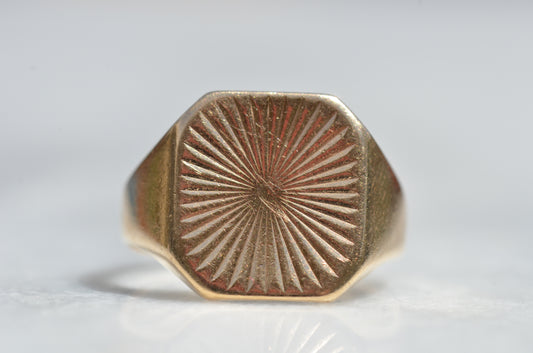 Scintillating Rays Vintage Signet Ring
