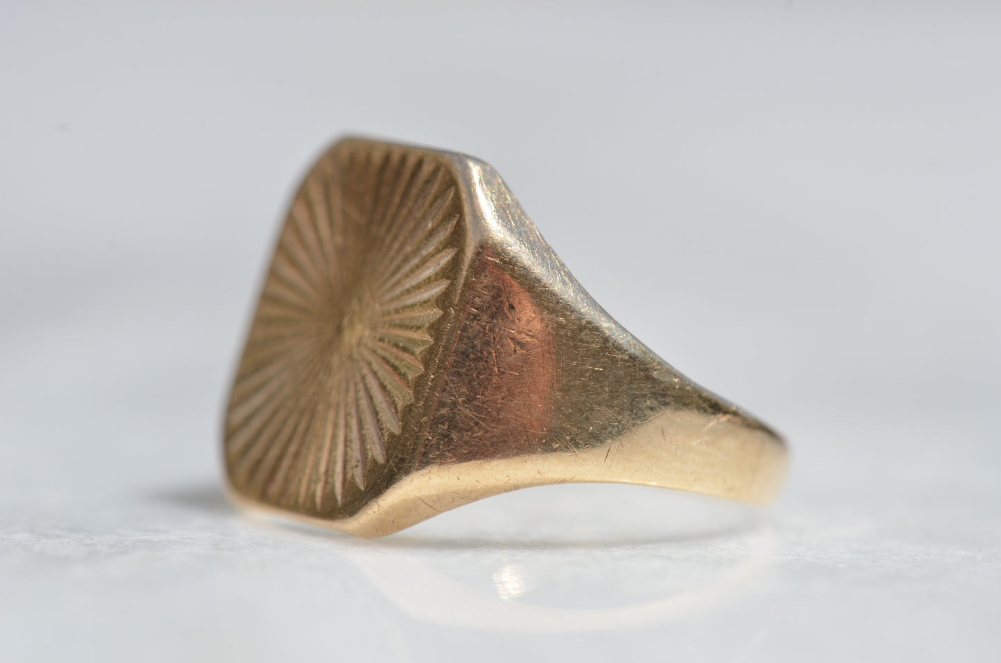Scintillating Rays Vintage Signet Ring