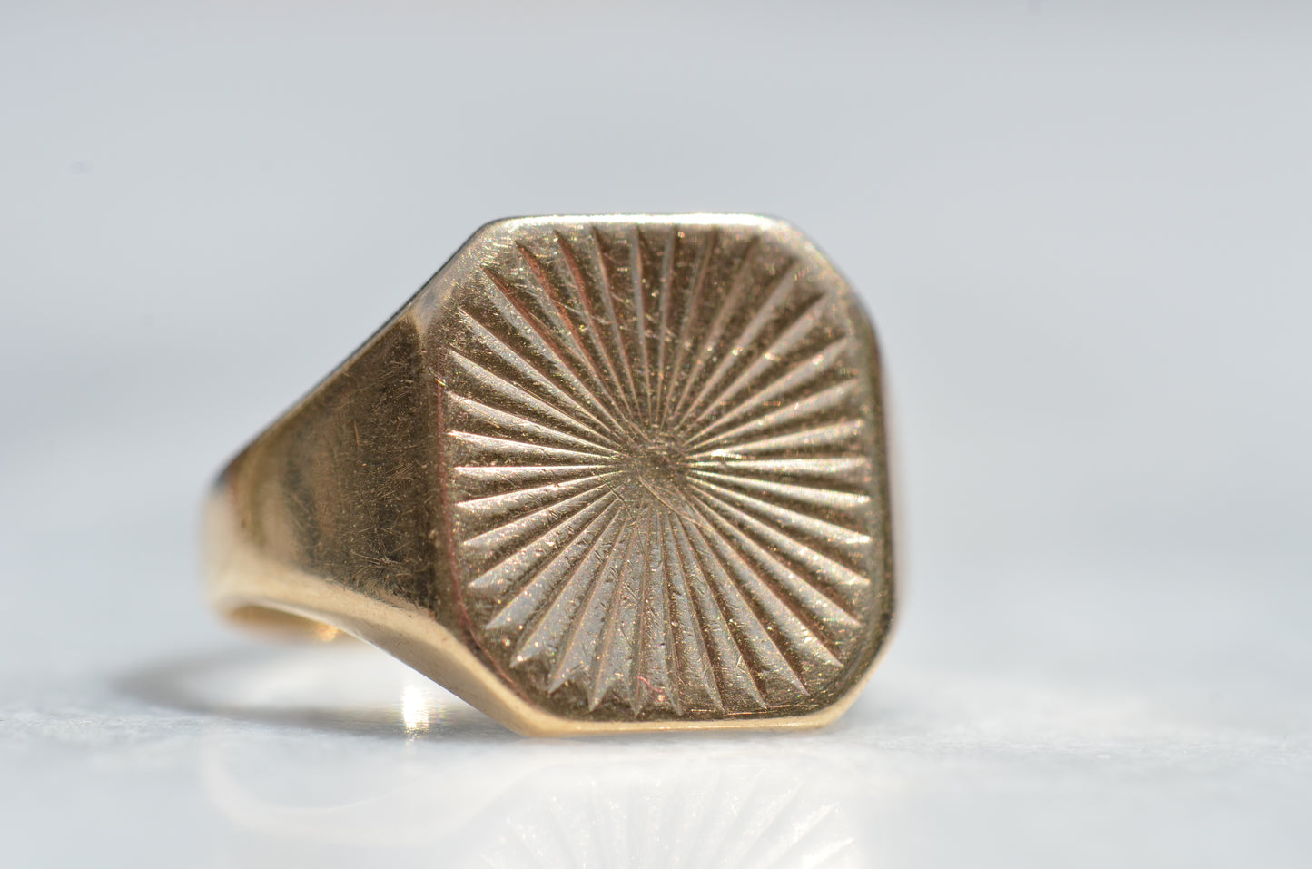 Scintillating Rays Vintage Signet Ring