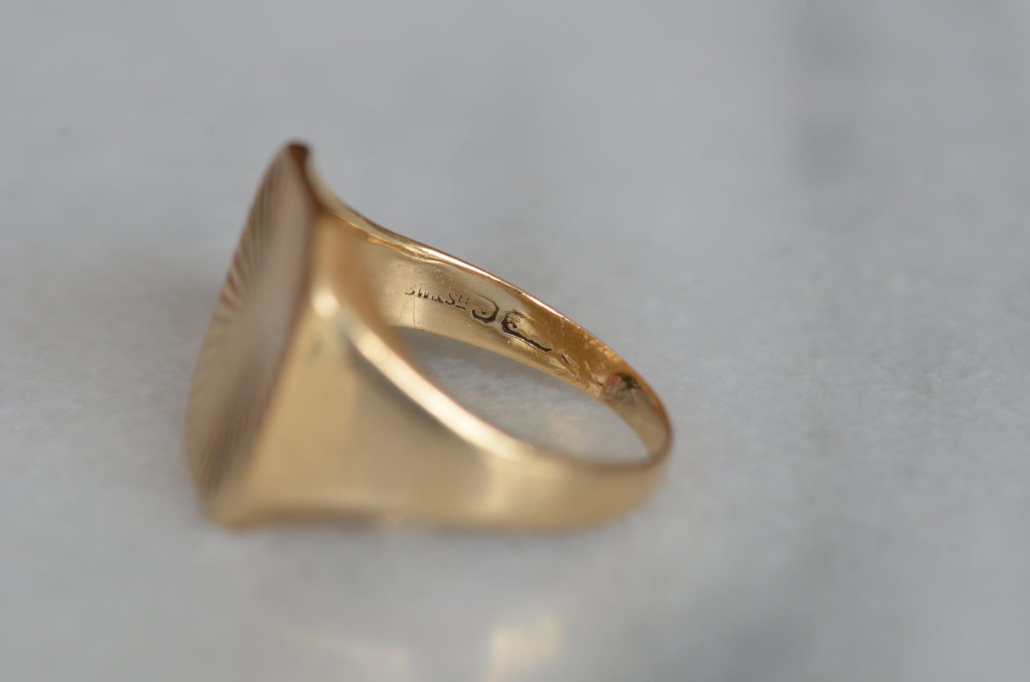 Scintillating Rays Vintage Signet Ring