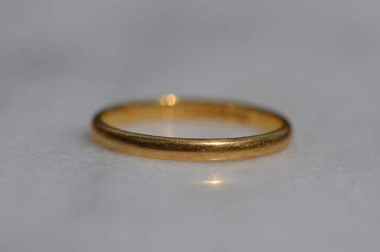 Petite 22k Gold Band 1952 5.5