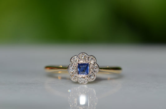 Crisp Vintage Sapphire Daisy Ring