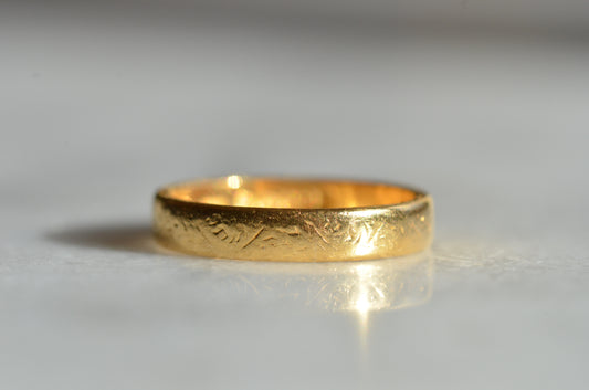 Charming Engraved Vintage 22k Band